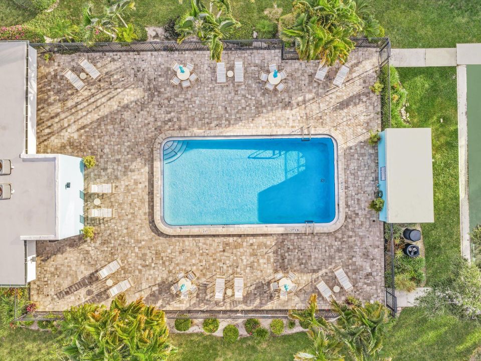 合同活跃: $2,500 (2 贝兹, 2 浴室, 1056 平方英尺)