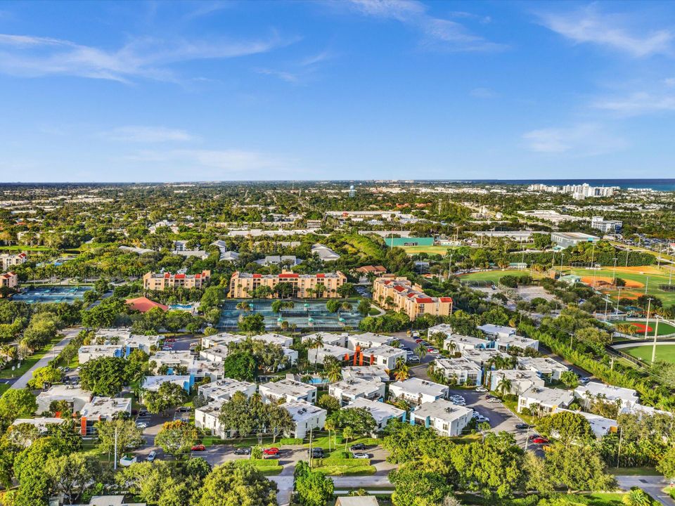 合同活跃: $2,500 (2 贝兹, 2 浴室, 1056 平方英尺)