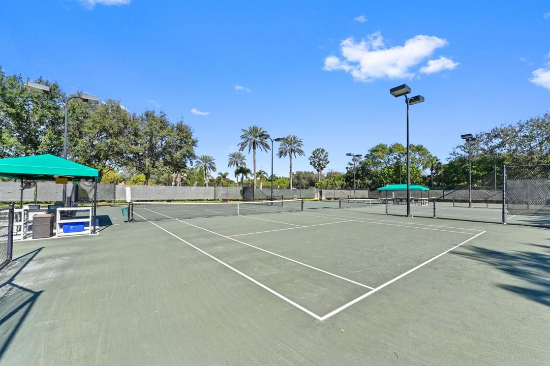 待售: $720,000 (3 贝兹, 2 浴室, 2616 平方英尺)