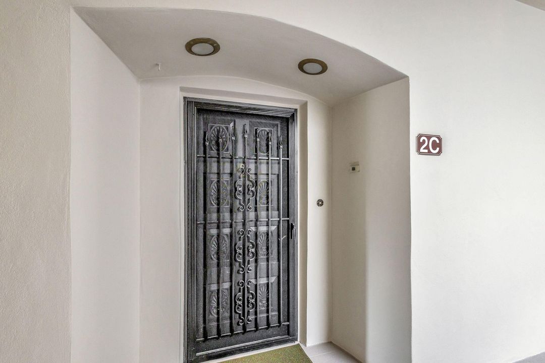 For Sale: $195,000 (1 beds, 1 baths, 1126 Square Feet)