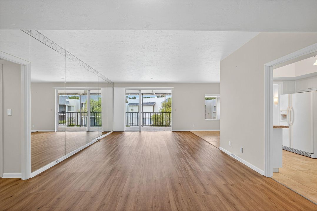 For Sale: $195,000 (1 beds, 1 baths, 1126 Square Feet)