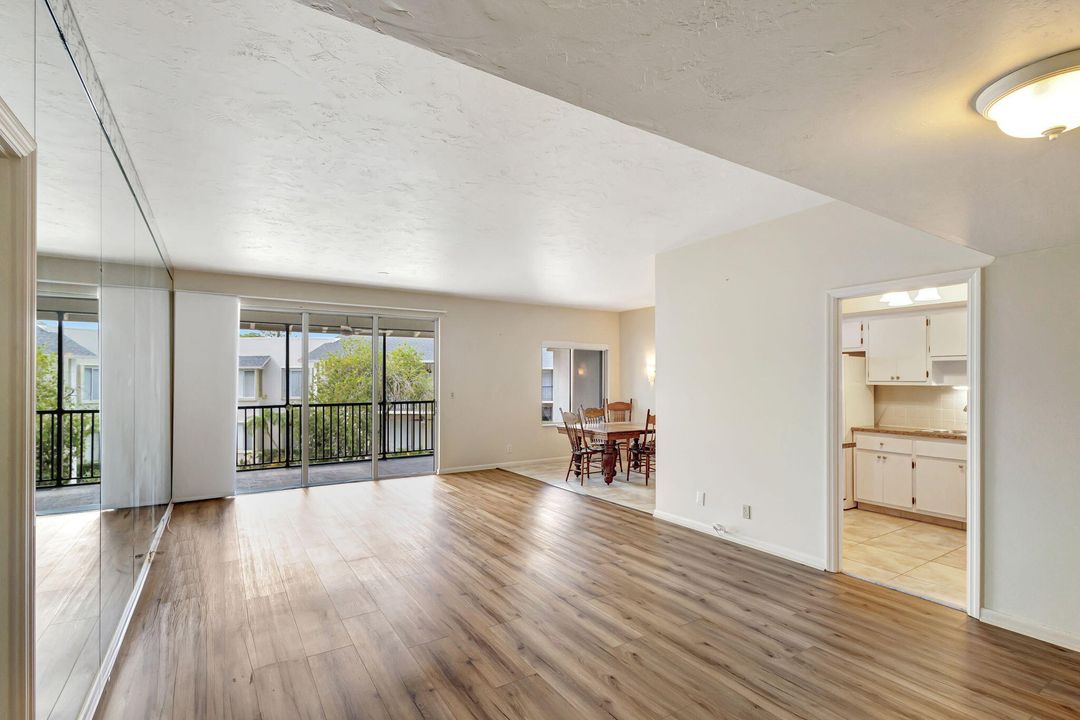 For Sale: $195,000 (1 beds, 1 baths, 1126 Square Feet)