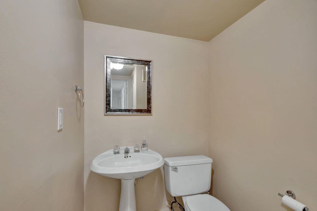 For Sale: $195,000 (1 beds, 1 baths, 1126 Square Feet)