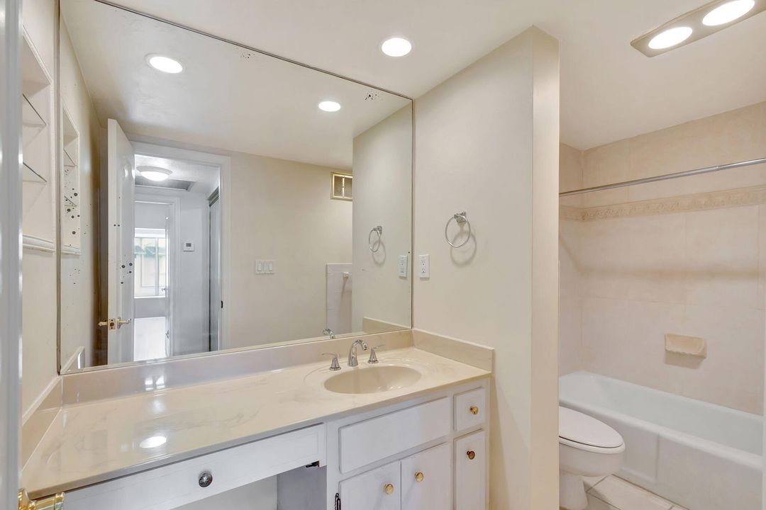 For Sale: $195,000 (1 beds, 1 baths, 1126 Square Feet)