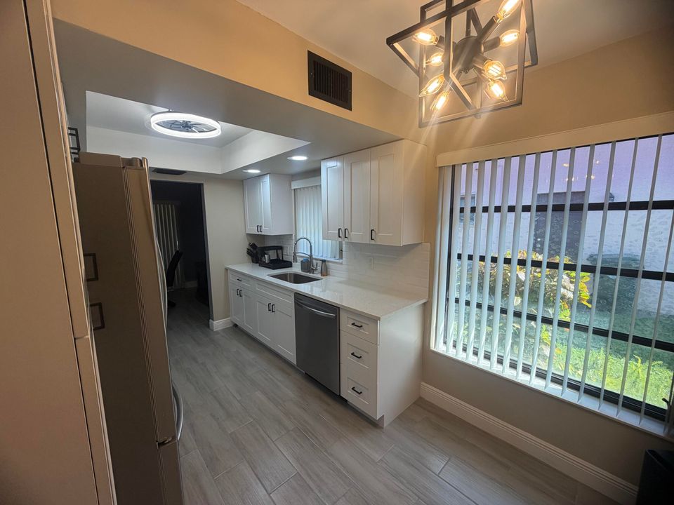 En Venta: $329,000 (2 camas, 2 baños, 1379 Pies cuadrados)