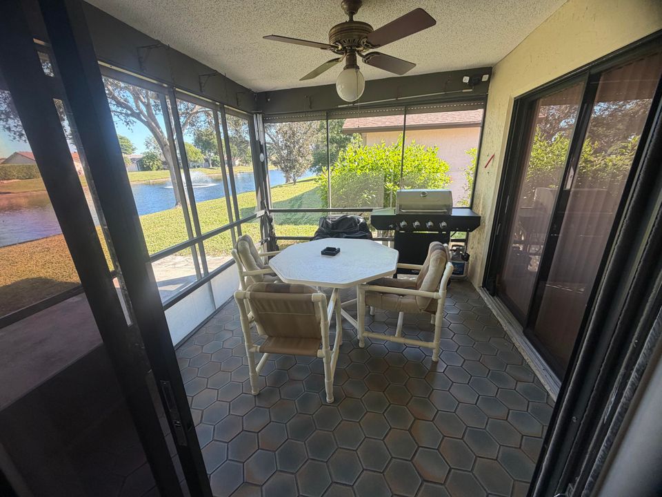 En Venta: $329,000 (2 camas, 2 baños, 1379 Pies cuadrados)