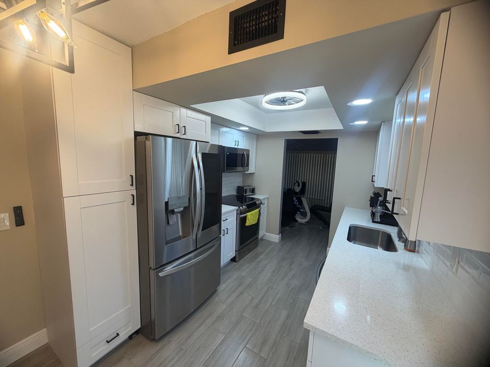 En Venta: $329,000 (2 camas, 2 baños, 1379 Pies cuadrados)