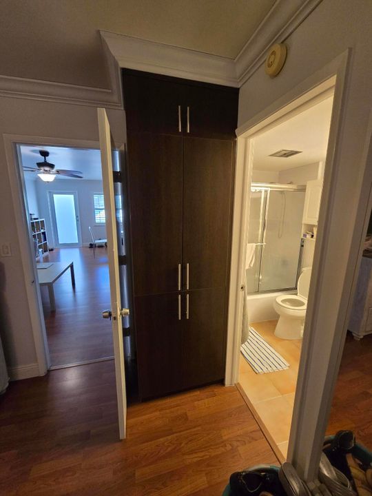 Active With Contract: $2,600 (1 beds, 1 baths, 650 Square Feet)