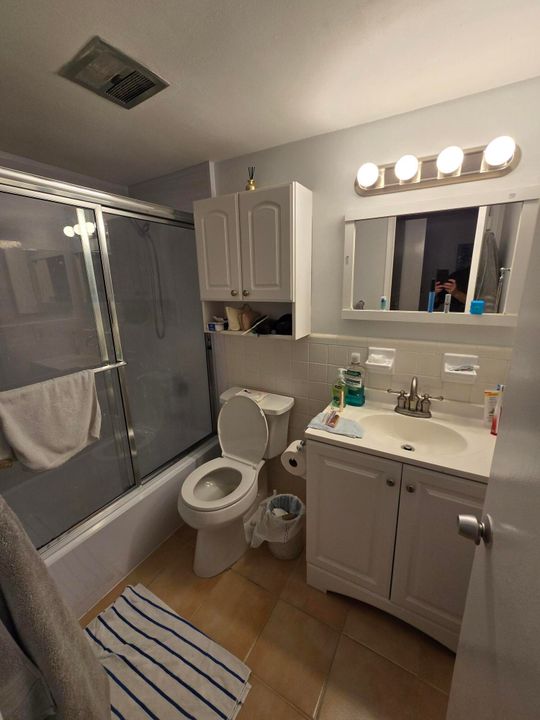 Active With Contract: $2,600 (1 beds, 1 baths, 650 Square Feet)