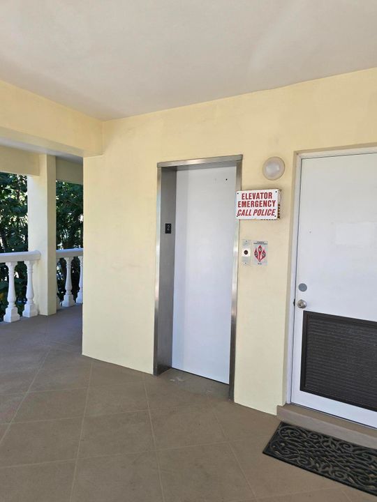 Active With Contract: $2,600 (1 beds, 1 baths, 650 Square Feet)