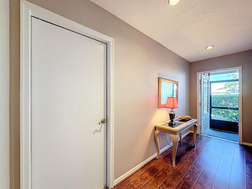 На продажу: $325,000 (2 спален, 2 ванн, 1309 Квадратных фут)