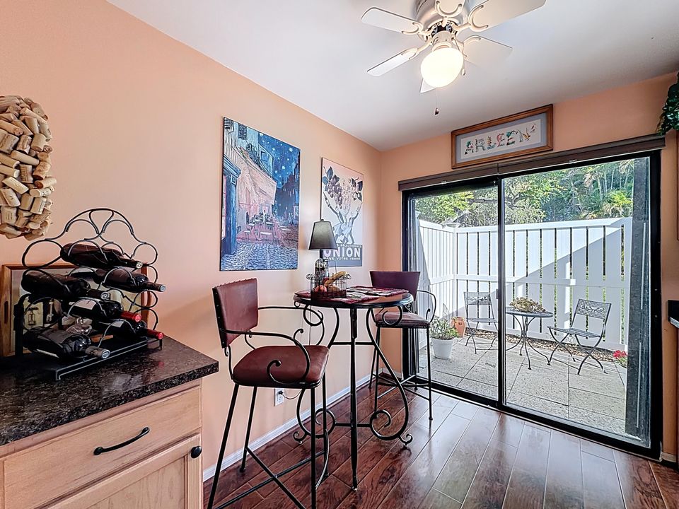 На продажу: $325,000 (2 спален, 2 ванн, 1309 Квадратных фут)