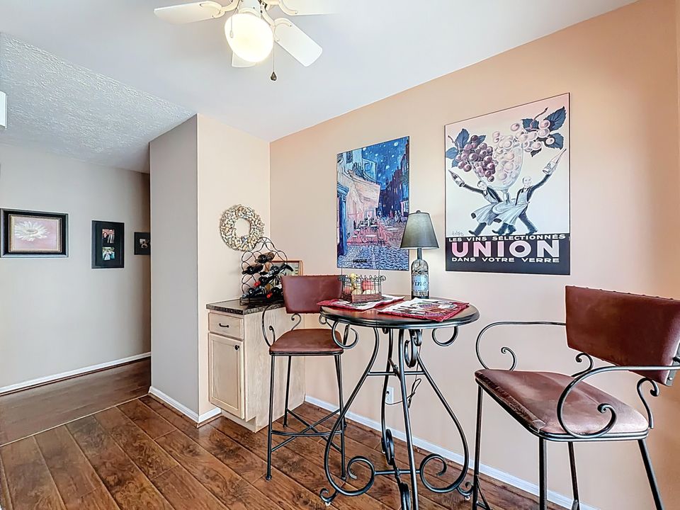 На продажу: $325,000 (2 спален, 2 ванн, 1309 Квадратных фут)