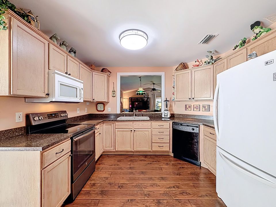 На продажу: $325,000 (2 спален, 2 ванн, 1309 Квадратных фут)