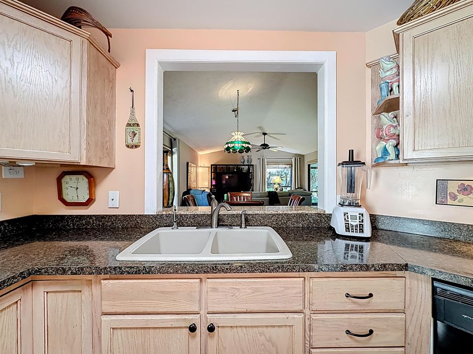 На продажу: $325,000 (2 спален, 2 ванн, 1309 Квадратных фут)