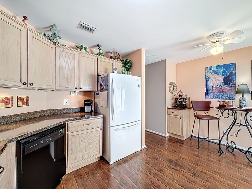 На продажу: $325,000 (2 спален, 2 ванн, 1309 Квадратных фут)