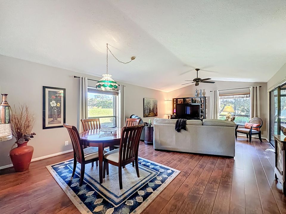 На продажу: $325,000 (2 спален, 2 ванн, 1309 Квадратных фут)