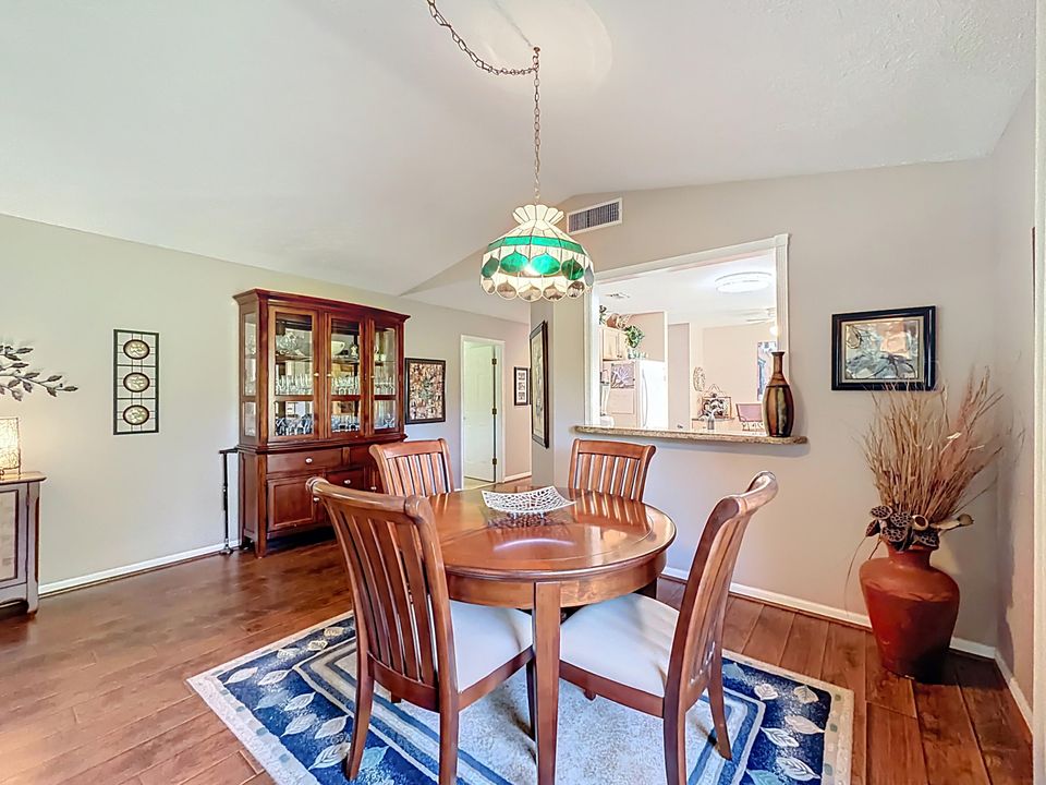 На продажу: $325,000 (2 спален, 2 ванн, 1309 Квадратных фут)