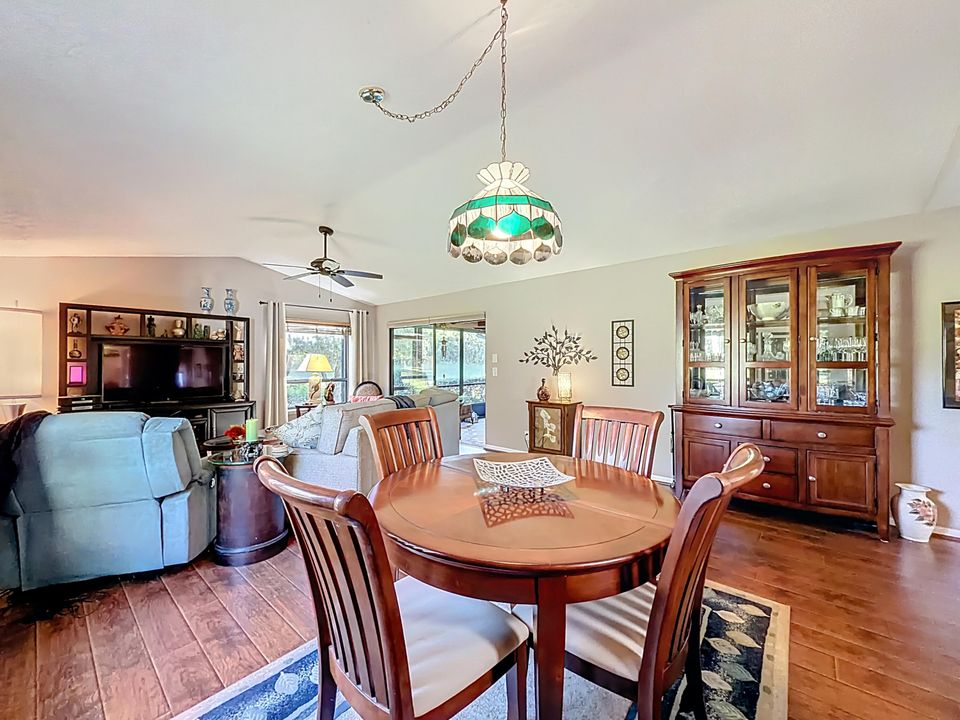 На продажу: $325,000 (2 спален, 2 ванн, 1309 Квадратных фут)