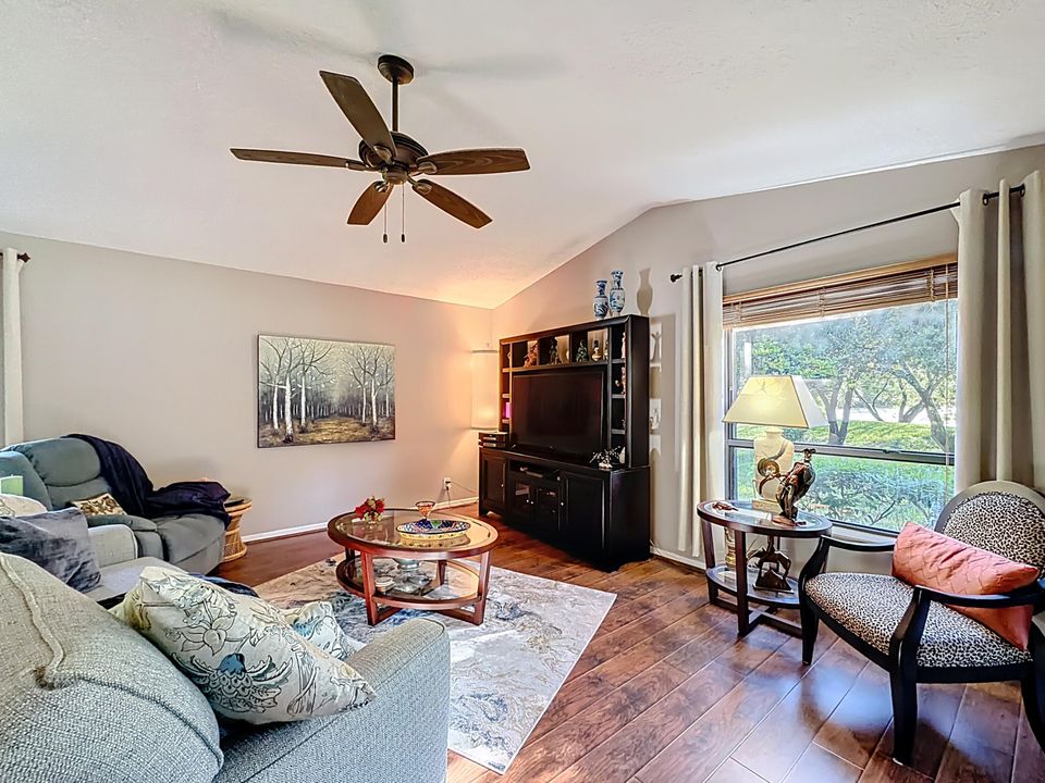 На продажу: $325,000 (2 спален, 2 ванн, 1309 Квадратных фут)