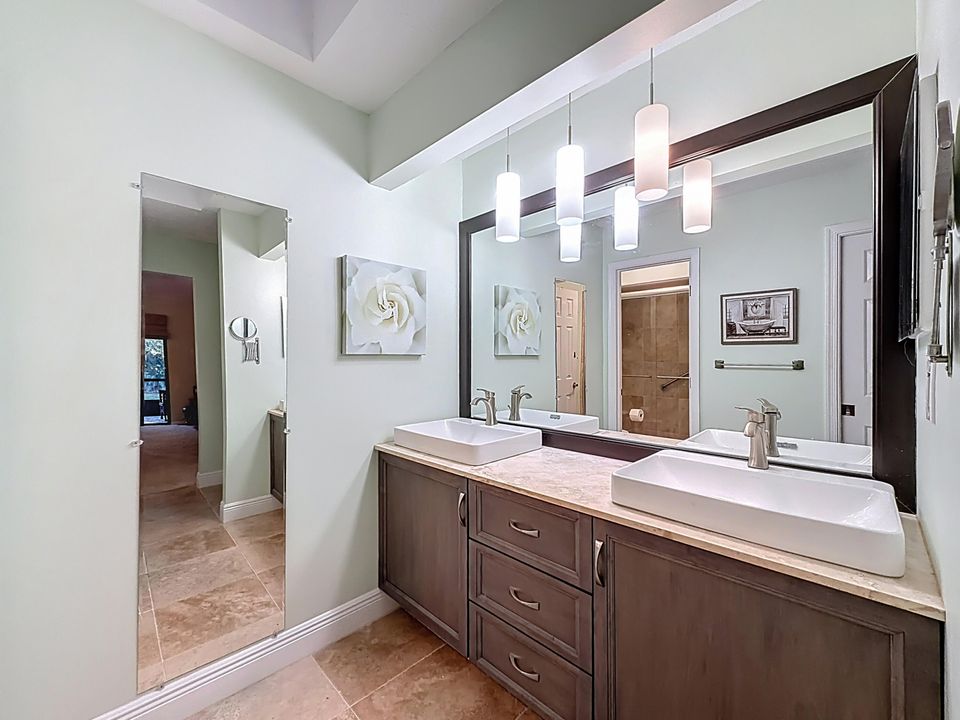 На продажу: $325,000 (2 спален, 2 ванн, 1309 Квадратных фут)