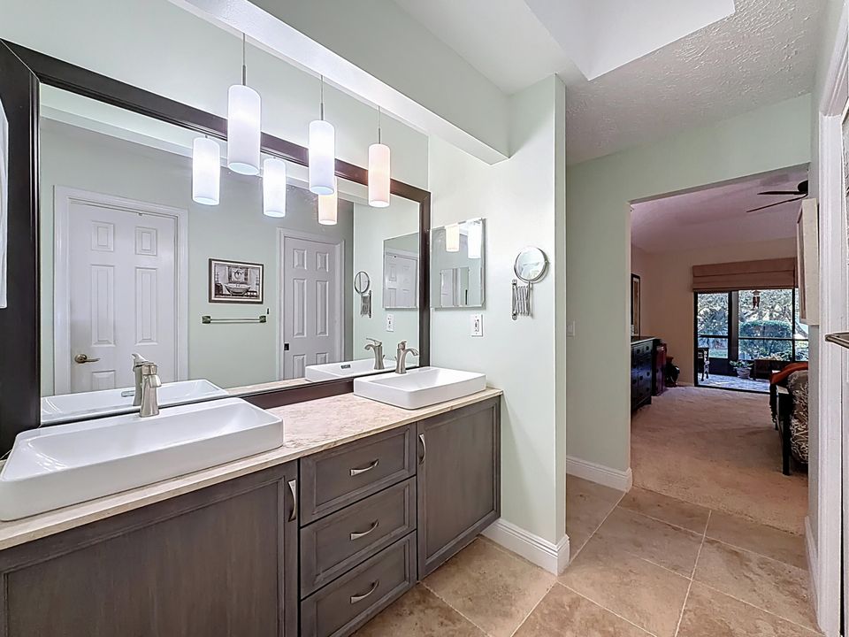 На продажу: $325,000 (2 спален, 2 ванн, 1309 Квадратных фут)