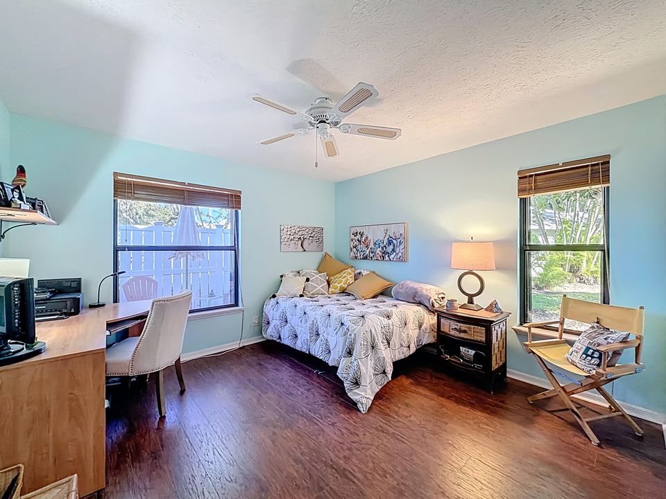 На продажу: $325,000 (2 спален, 2 ванн, 1309 Квадратных фут)