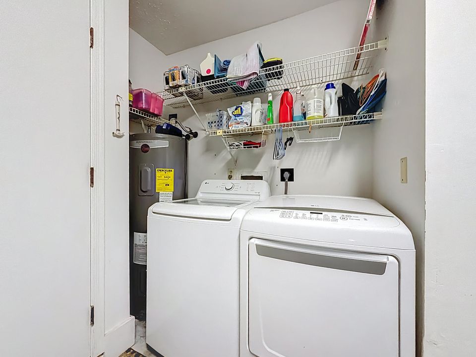 На продажу: $325,000 (2 спален, 2 ванн, 1309 Квадратных фут)