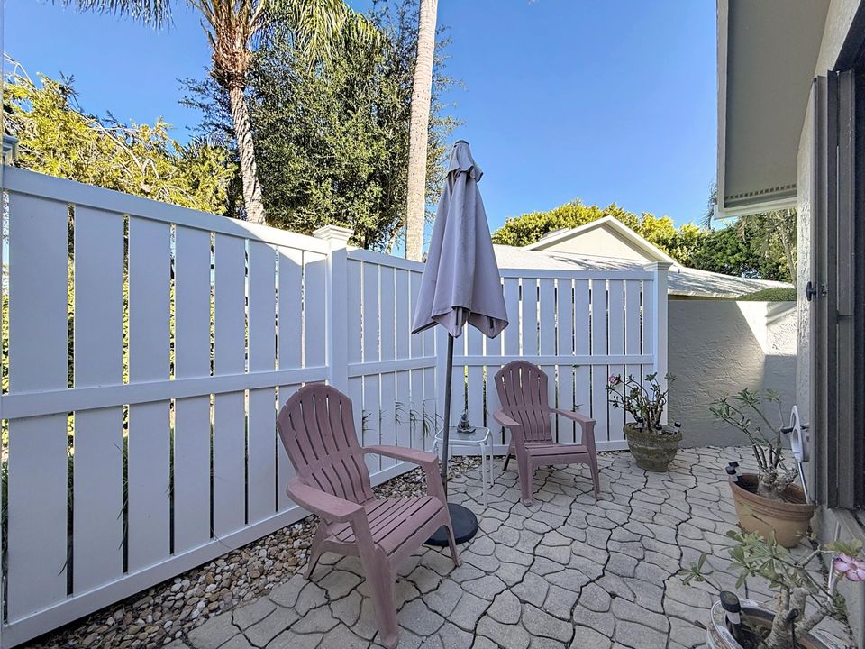 На продажу: $325,000 (2 спален, 2 ванн, 1309 Квадратных фут)