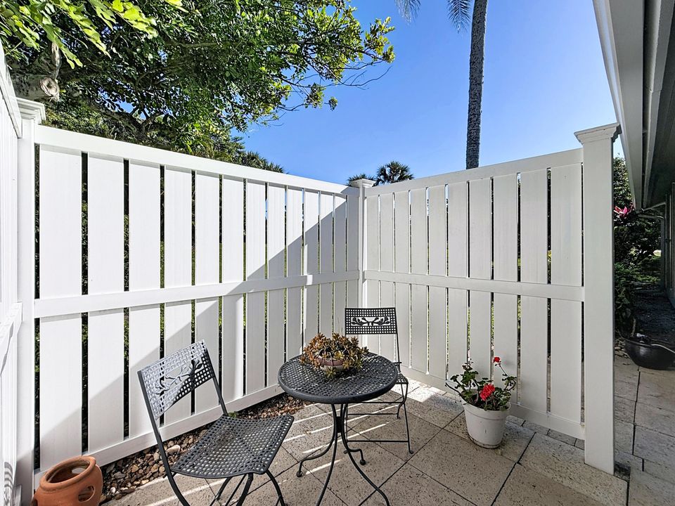 На продажу: $325,000 (2 спален, 2 ванн, 1309 Квадратных фут)