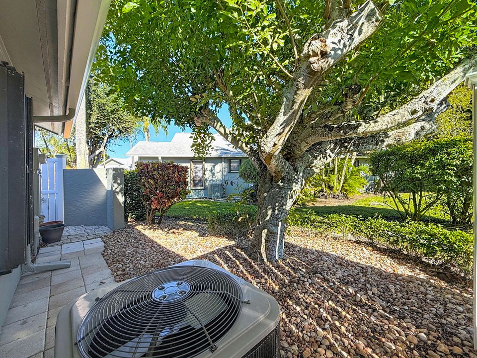 На продажу: $325,000 (2 спален, 2 ванн, 1309 Квадратных фут)