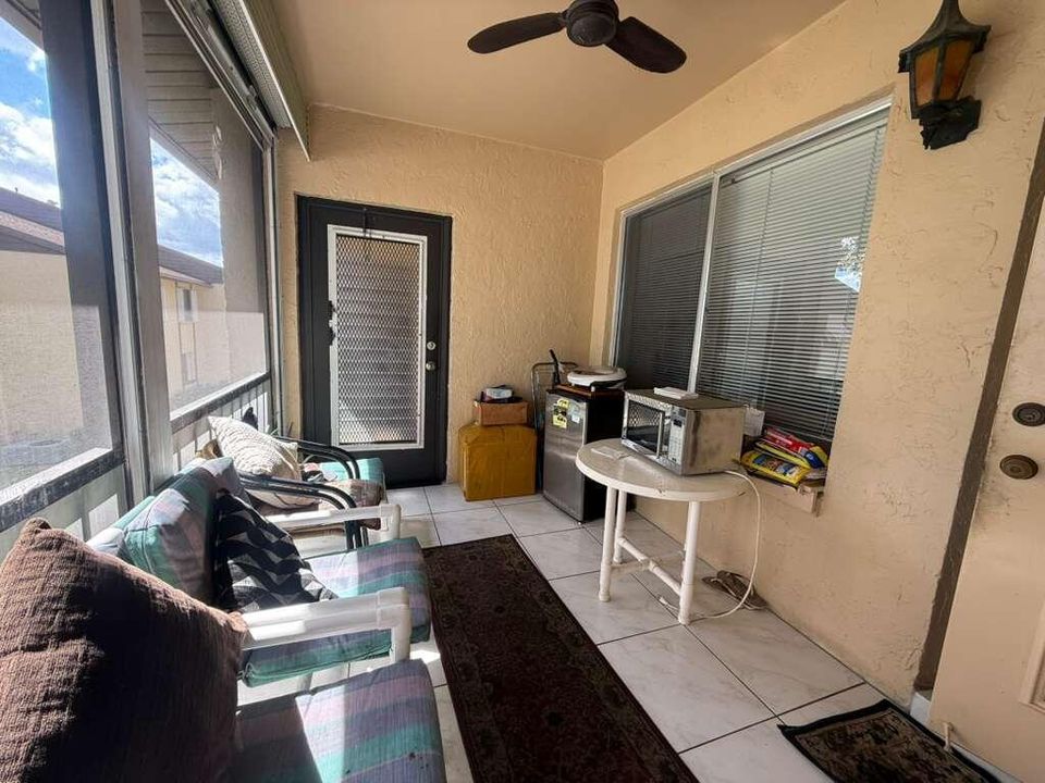 For Sale: $175,000 (2 beds, 2 baths, 924 Square Feet)