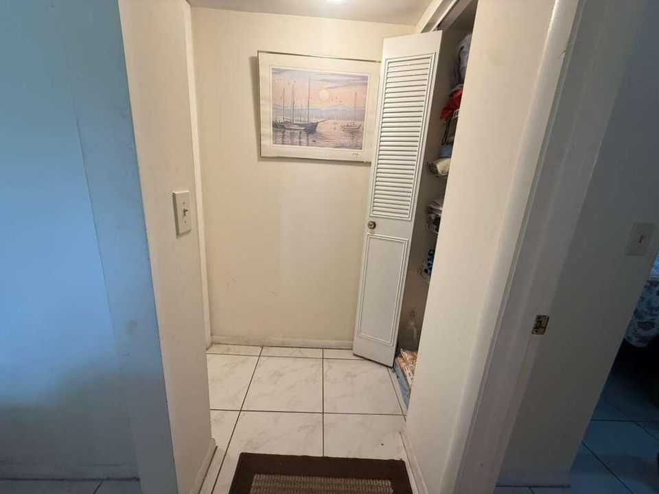 For Sale: $175,000 (2 beds, 2 baths, 924 Square Feet)