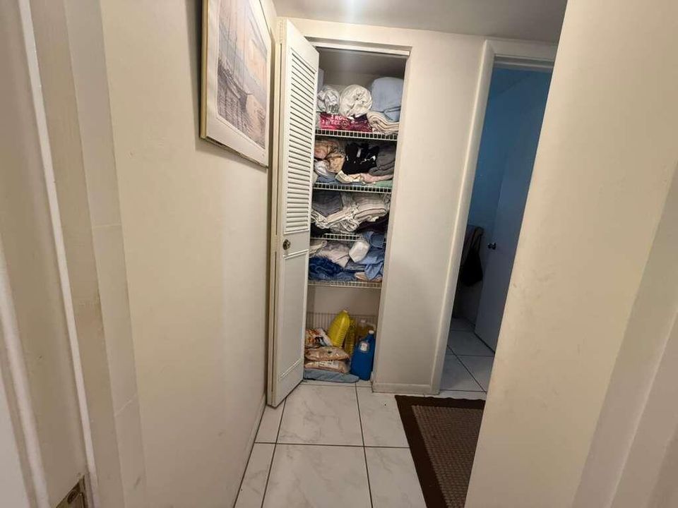 For Sale: $175,000 (2 beds, 2 baths, 924 Square Feet)