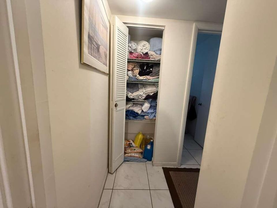 For Sale: $175,000 (2 beds, 2 baths, 924 Square Feet)