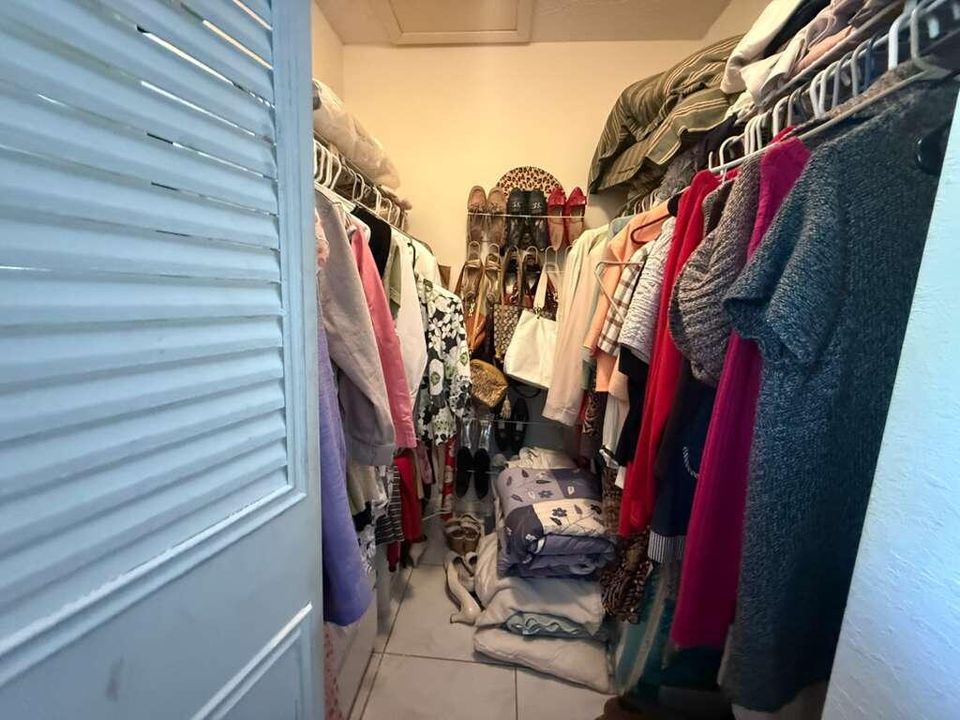 For Sale: $175,000 (2 beds, 2 baths, 924 Square Feet)