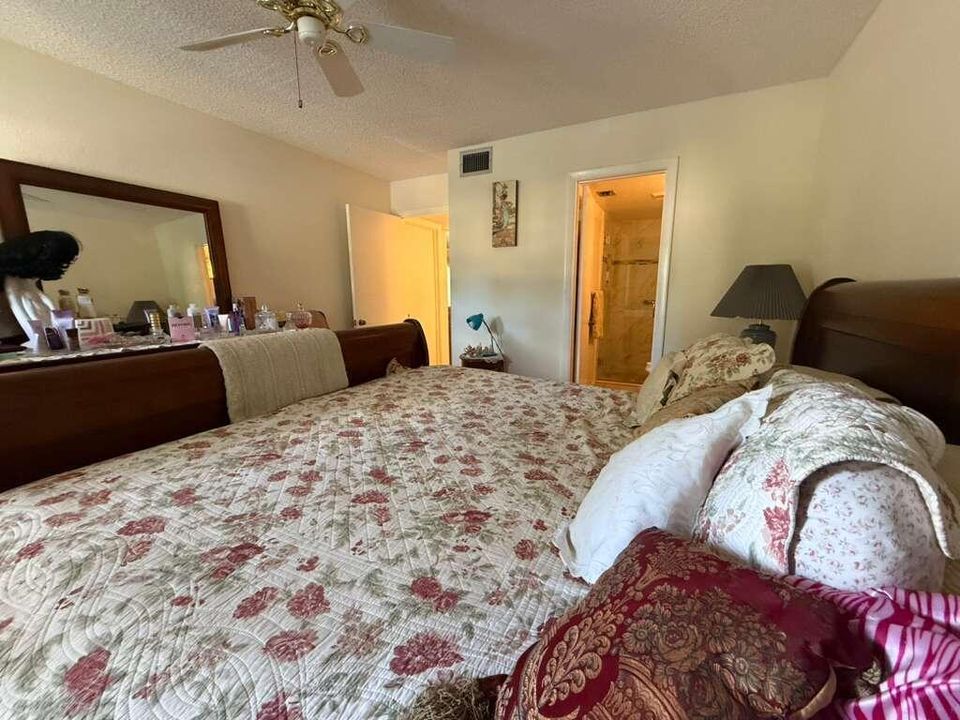 For Sale: $175,000 (2 beds, 2 baths, 924 Square Feet)