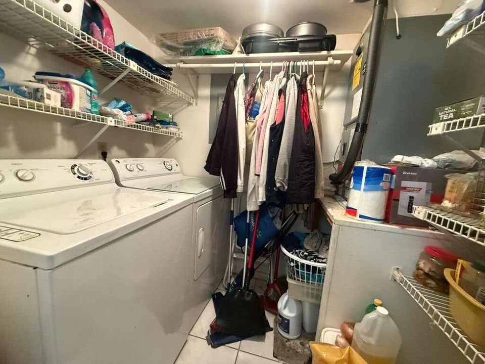 For Sale: $175,000 (2 beds, 2 baths, 924 Square Feet)