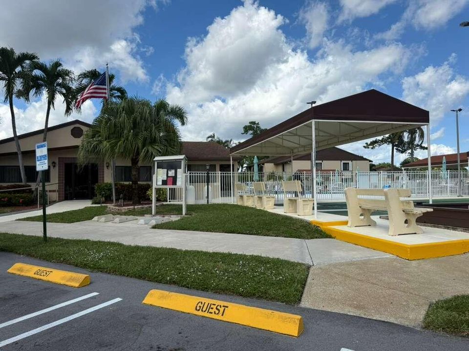 For Sale: $175,000 (2 beds, 2 baths, 924 Square Feet)