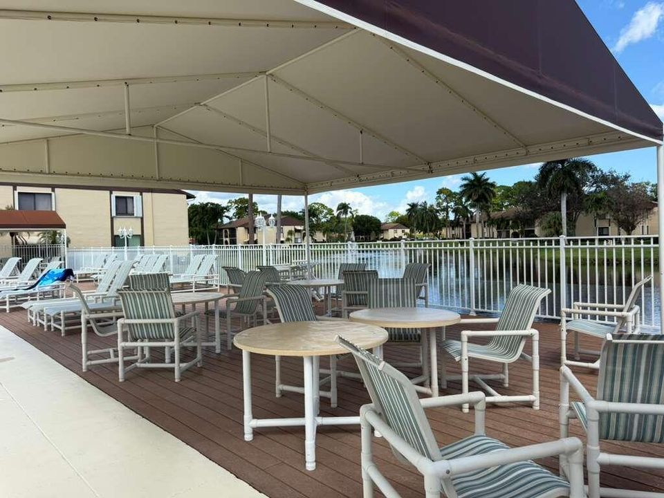 For Sale: $175,000 (2 beds, 2 baths, 924 Square Feet)