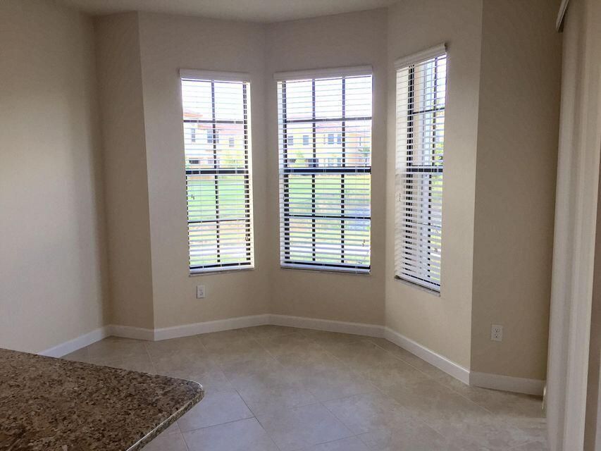 Activo con contrato: $3,400 (4 camas, 3 baños, 2076 Pies cuadrados)