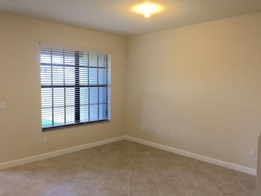 Activo con contrato: $3,400 (4 camas, 3 baños, 2076 Pies cuadrados)