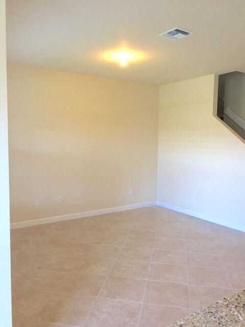 Activo con contrato: $3,400 (4 camas, 3 baños, 2076 Pies cuadrados)