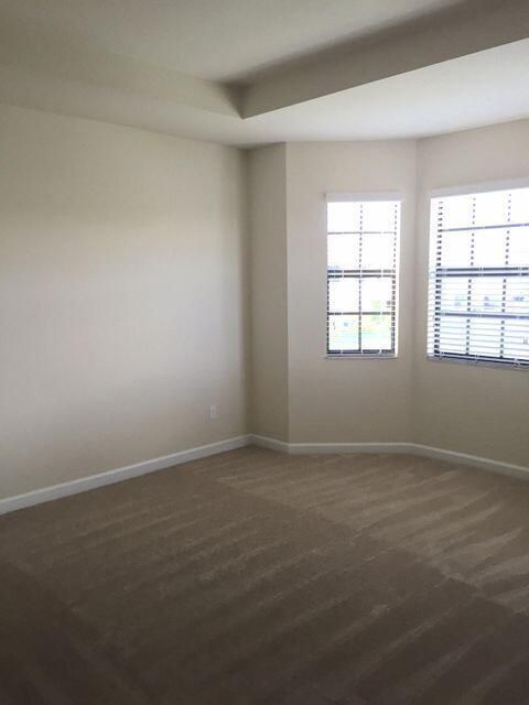 Activo con contrato: $3,400 (4 camas, 3 baños, 2076 Pies cuadrados)