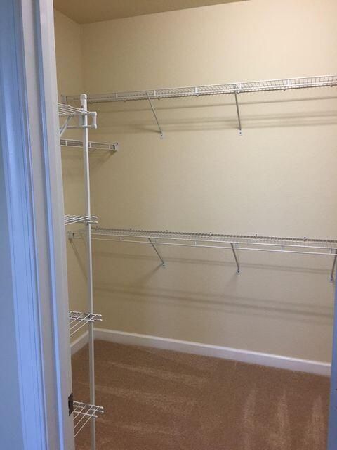 Activo con contrato: $3,400 (4 camas, 3 baños, 2076 Pies cuadrados)