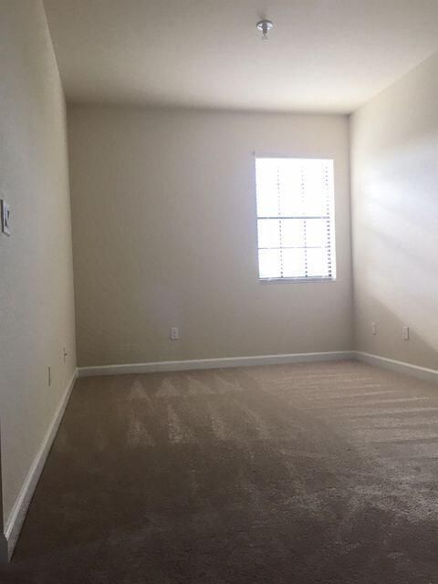 Activo con contrato: $3,400 (4 camas, 3 baños, 2076 Pies cuadrados)