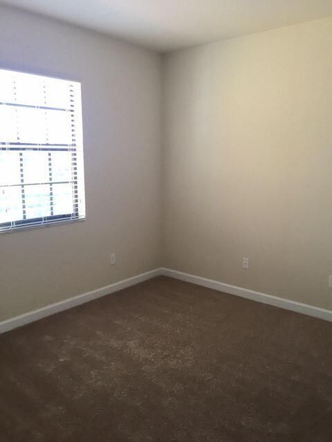 Activo con contrato: $3,400 (4 camas, 3 baños, 2076 Pies cuadrados)