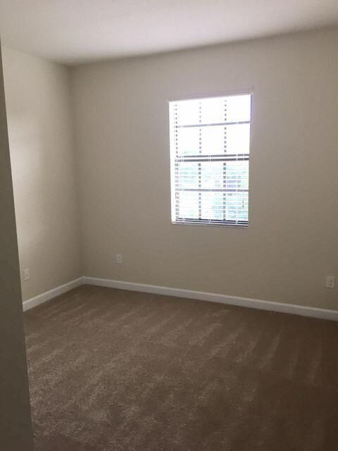 Activo con contrato: $3,400 (4 camas, 3 baños, 2076 Pies cuadrados)