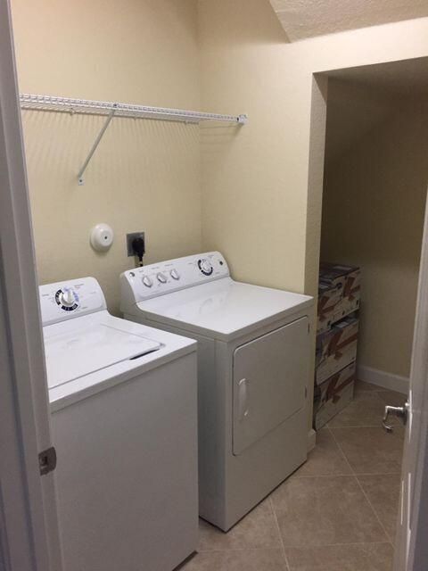 Activo con contrato: $3,400 (4 camas, 3 baños, 2076 Pies cuadrados)