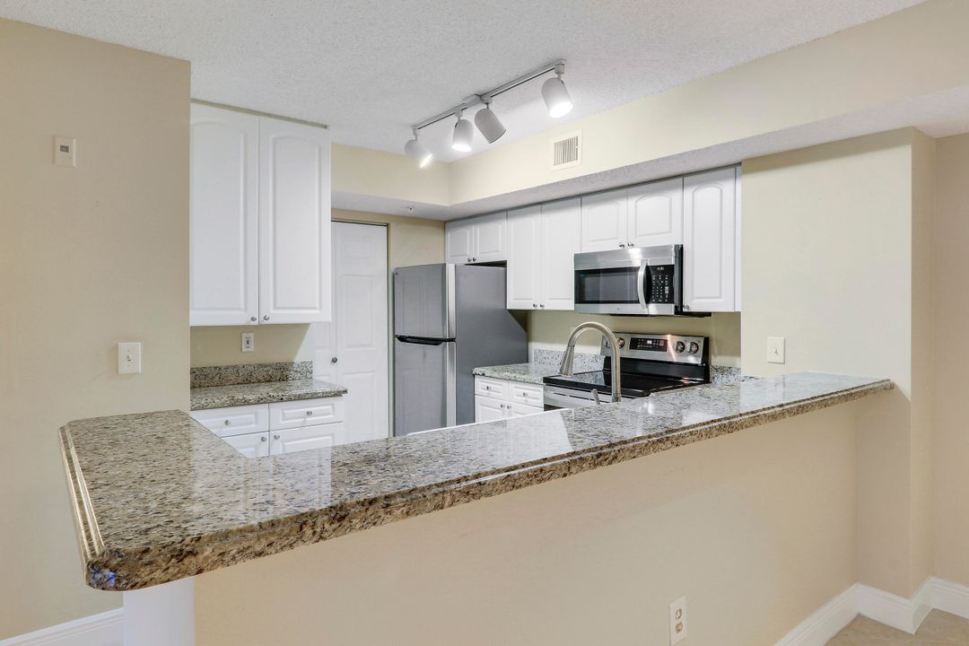 待售: $365,000 (2 贝兹, 2 浴室, 991 平方英尺)